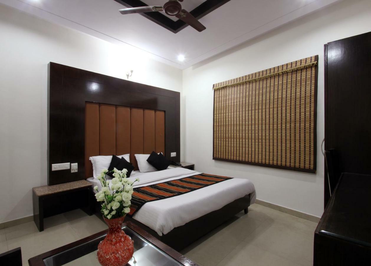 Hotel Mohan International Neu-Delhi Exterior foto